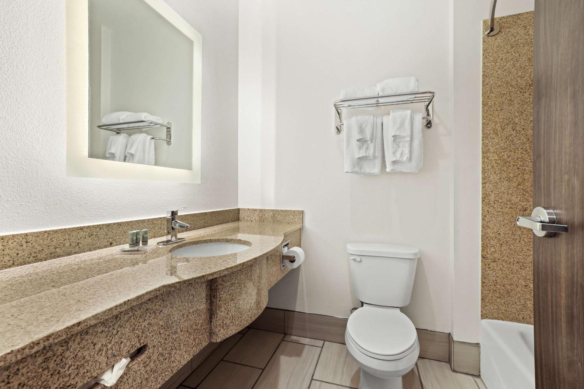 Best Western Iowa - Lake Charles East Bagian luar foto
